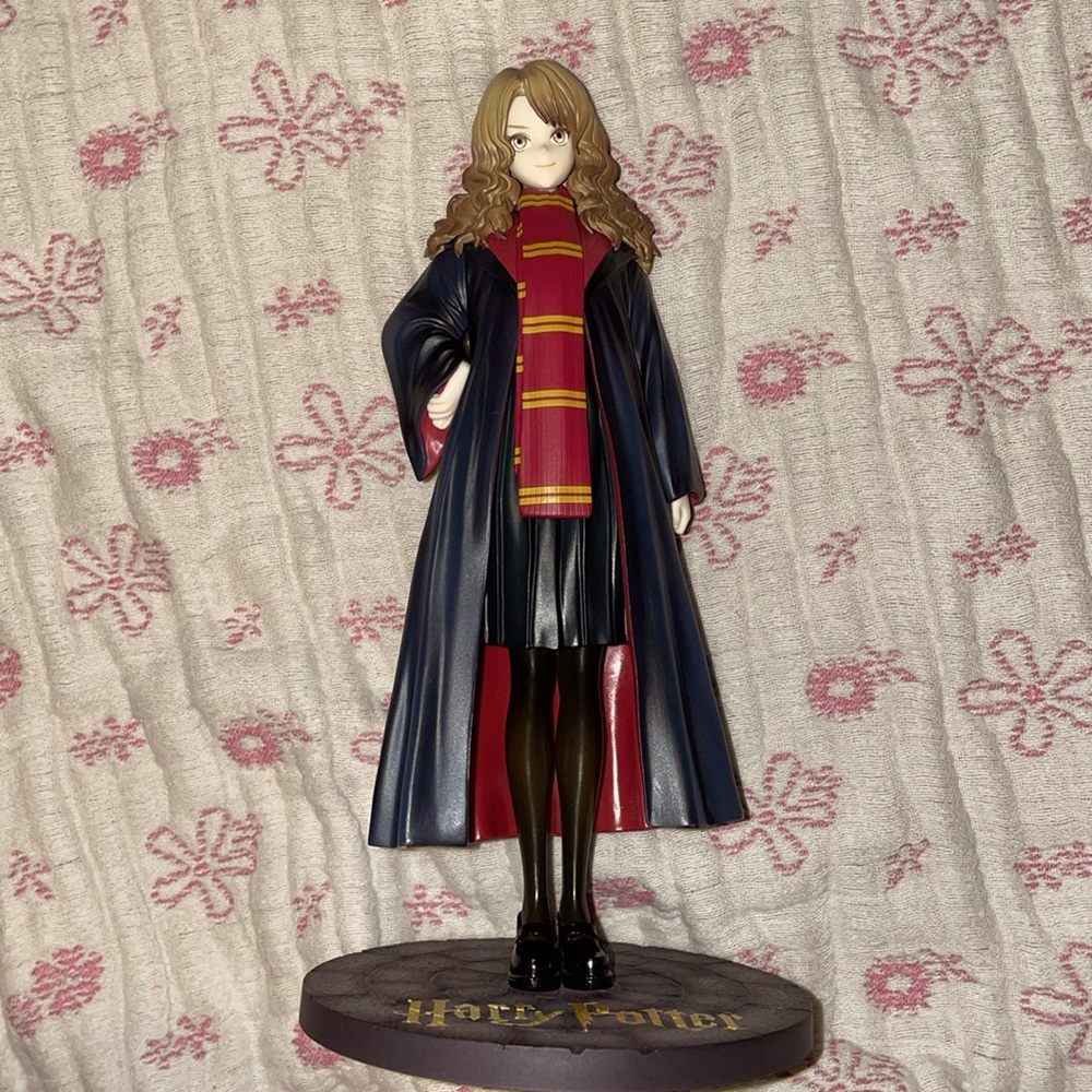 Hermione granger figurine